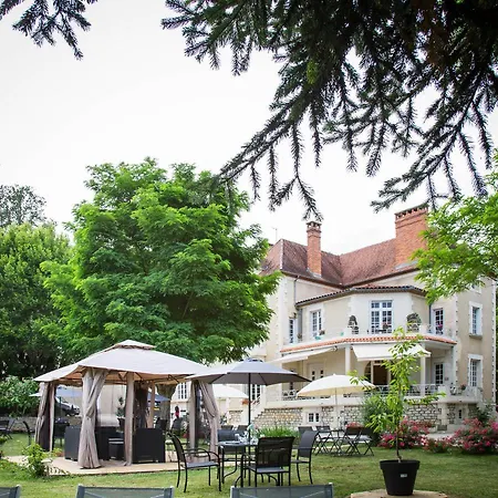 Vue Du Chateau En Toute Autonomie Excideuil
