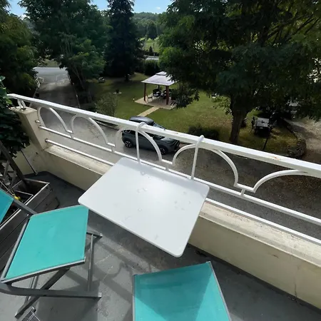 فندق مبيت وإفطار Vue Du Chateau D'excideuil En