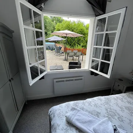 Vue Du Chateau D'excideuil En Bed & Breakfast