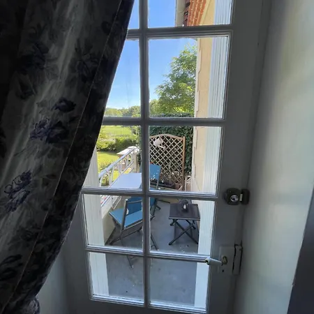 فندق مبيت وإفطار Vue Du Chateau D'excideuil En