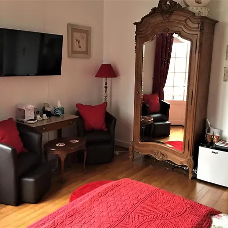 Vue Du Chateau D'excideuil En فندق مبيت وإفطار 3*
