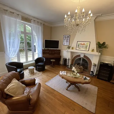 فندق مبيت وإفطار Vue Du Chateau D'excideuil En