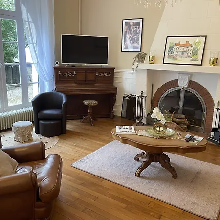Vue Du Chateau En Toute Autonomie Bed & Breakfast