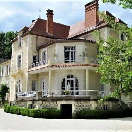 Vue Du Chateau D'excideuil En فندق مبيت وإفطار 3*