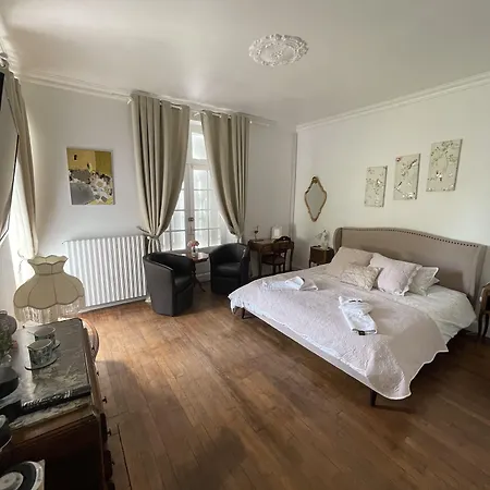 Vue Du Chateau En Toute Autonomie Bed & Breakfast Excideuil