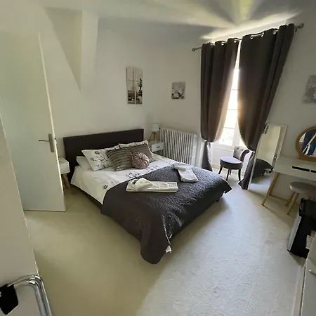 Vue Du Chateau En Toute Autonomie 3*