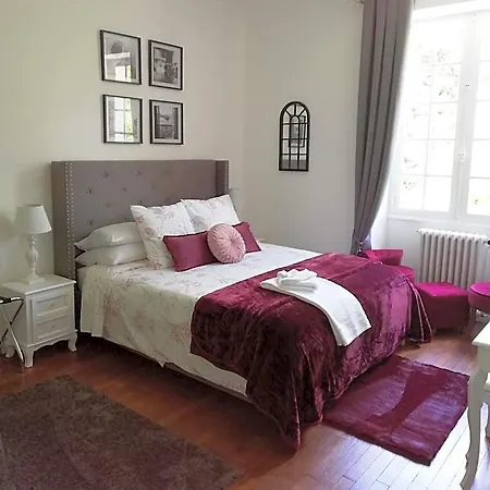 Vue Du Chateau En Toute Autonomie Bed & Breakfast