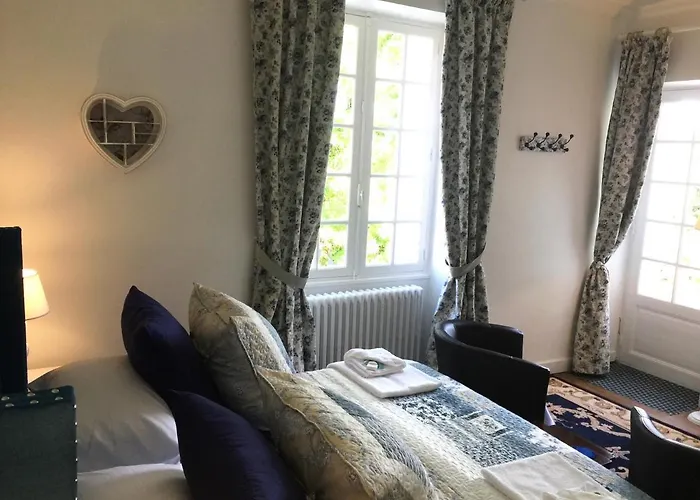 Vue Du Chateau D'excideuil En فندق مبيت وإفطار 3*