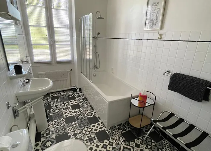 Vue Du Chateau D'excideuil En