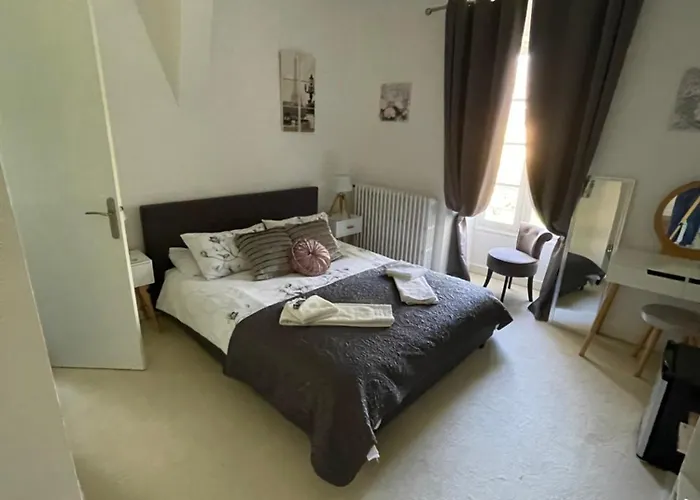 Vue Du Chateau D'excideuil En Excideuil