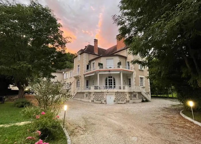 فندق مبيت وإفطار Vue Du Chateau D'excideuil En