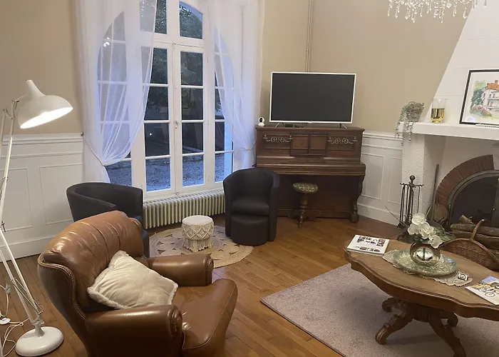 Vue Du Chateau D'excideuil En