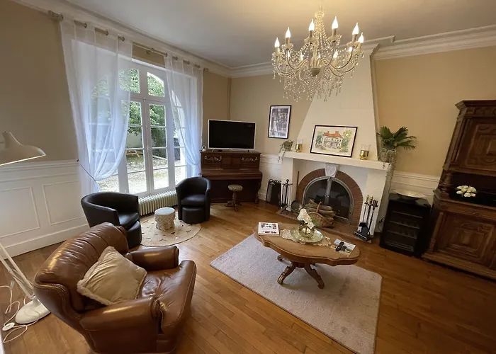 فندق مبيت وإفطار Vue Du Chateau D'excideuil En