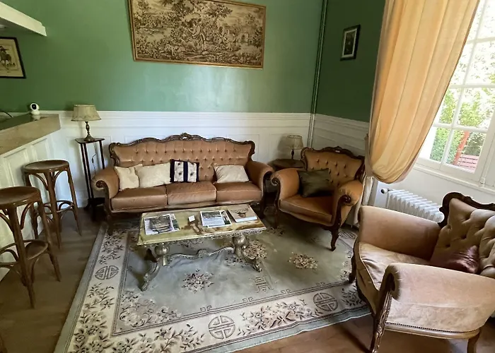 فندق مبيت وإفطار Vue Du Chateau D'excideuil En