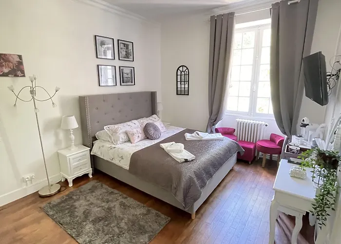 Vue Du Chateau D'excideuil En فندق مبيت وإفطار 3*