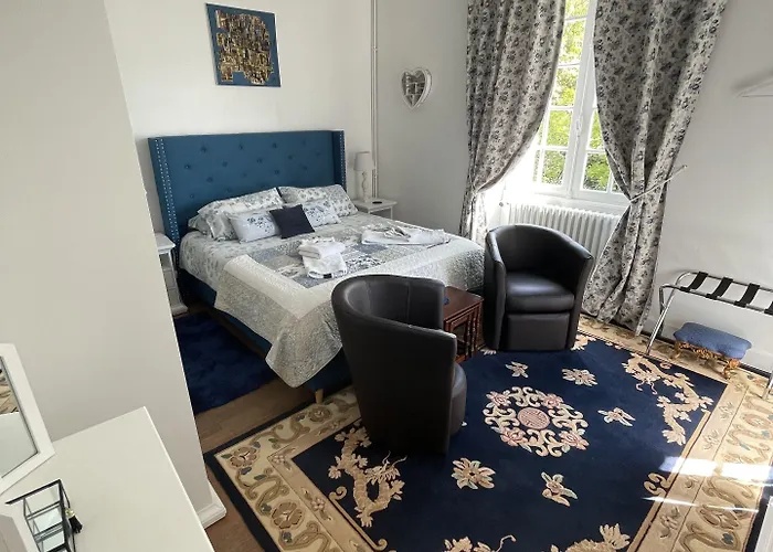 فندق مبيت وإفطار Vue Du Chateau D'excideuil En Excideuil