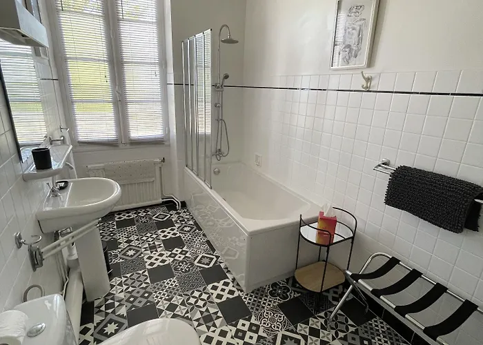 Vue Du Chateau D'excideuil En